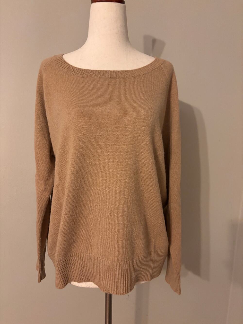 Pink Pineapple Queen Bee 100% Cashmere Sweater Camel Size Small